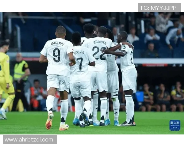 皇马主场大胜比利亚雷亚尔，重返联赛榜首位置