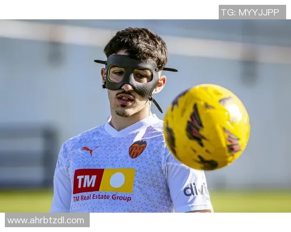 瓦伦西亚宣布签下新中卫，球队后防稳定性提升